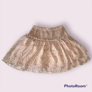 NWT Floral patterned skirt. 🤍